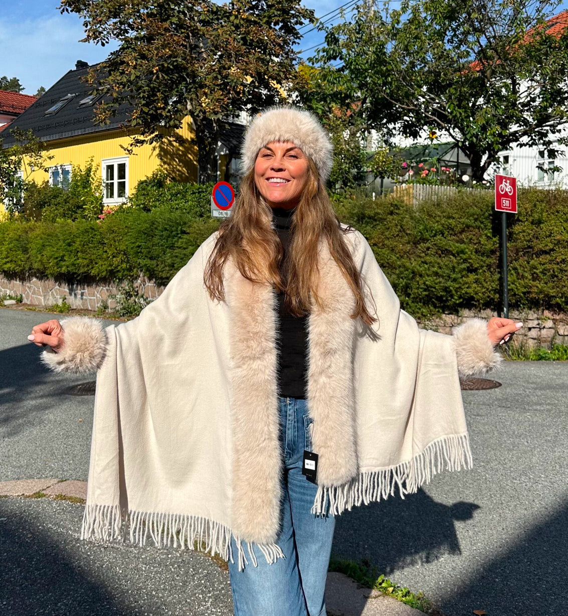 Exclusive ullskjerf m/fuskepels,lys beige