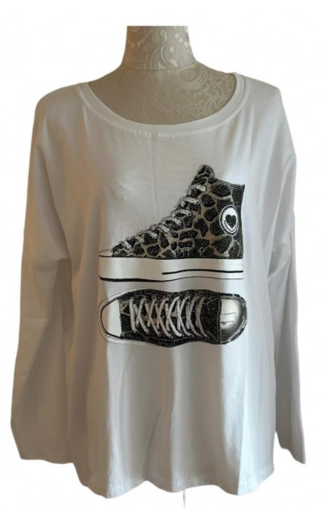 SNEAKERS SWEATERS
