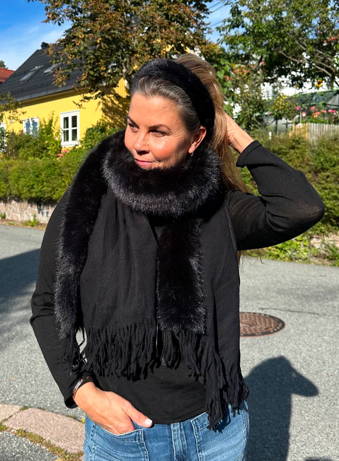 Exclusive ullskjerf m/fuskepels,sort