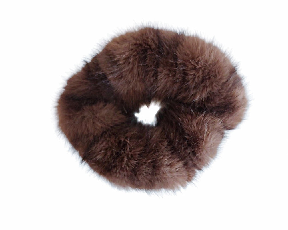 Hårstrikk scrunchies exclusive fuskepels