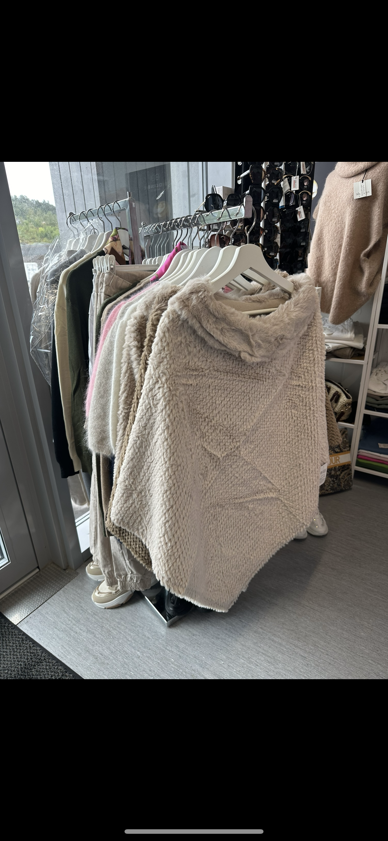 Poncho i deilig fuskepels🌸